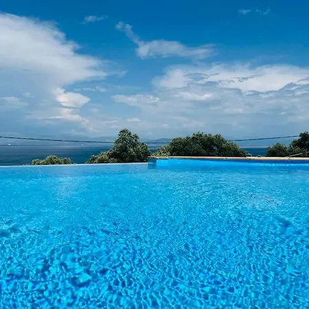 Kalyva Country House, With Private And Pool Ferienhaus