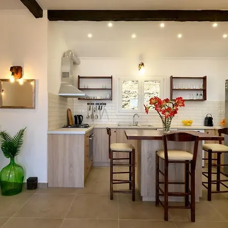 Kalyva , Private Access To A Family * Benitses (Corfu)