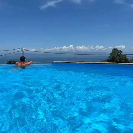 Kalyva , Private Access To A Family Benitses (Corfu)