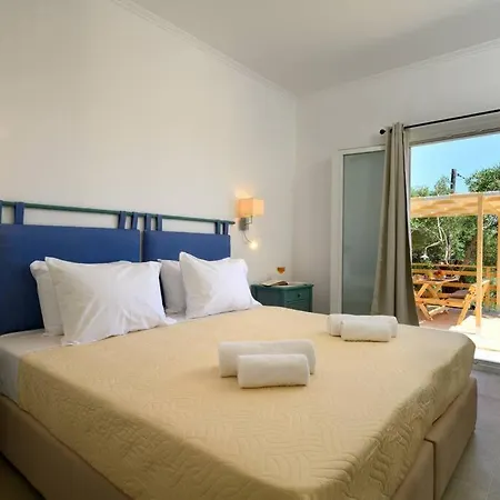Kalyva , Private Access To A Family Holiday home Benitses (Corfu)