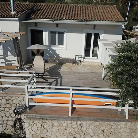 Kalyva , Private Access To A Family Benitses (Corfu)