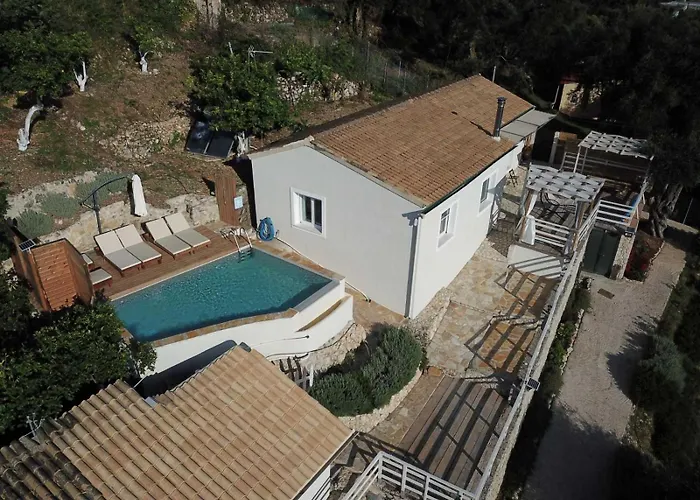 بيت للعطل Kalyva Country House, With Private And Pool